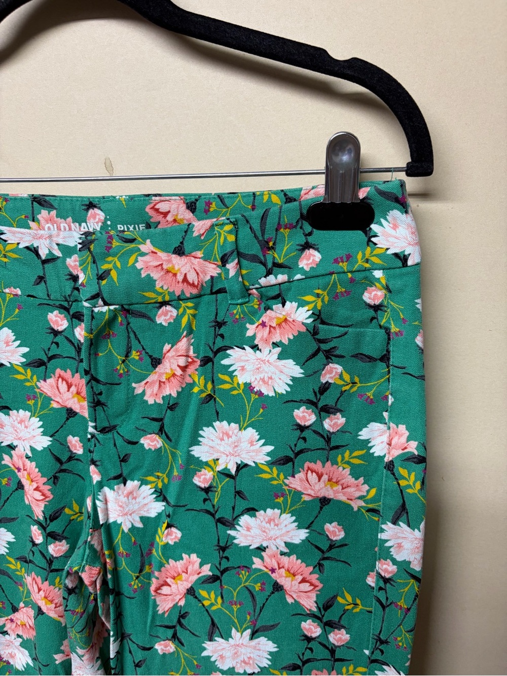 2/$30⚡️- PANTS | Women’s Old Navy Pixie mid rise pants size 6 - Picture 3 of 6